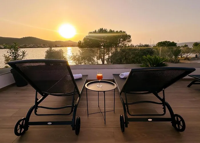 Beachfront House Miamore - 10 M From The Sea