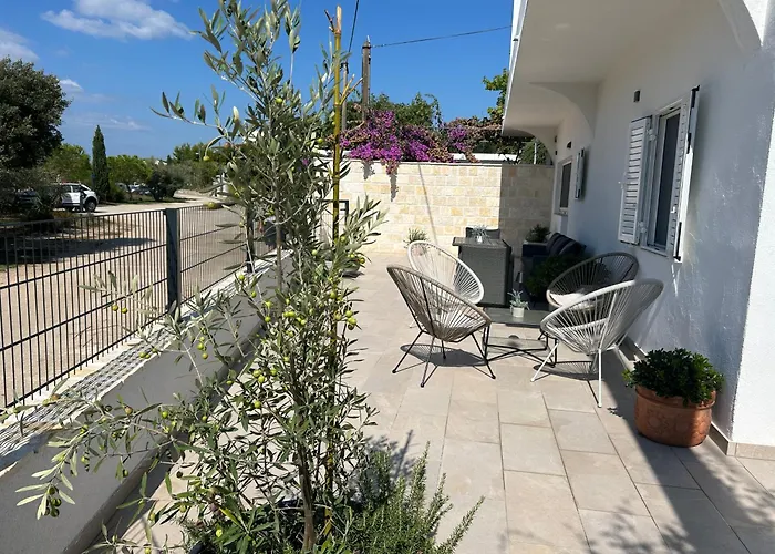 Beachfront House Miamore - 10 M From The Sea